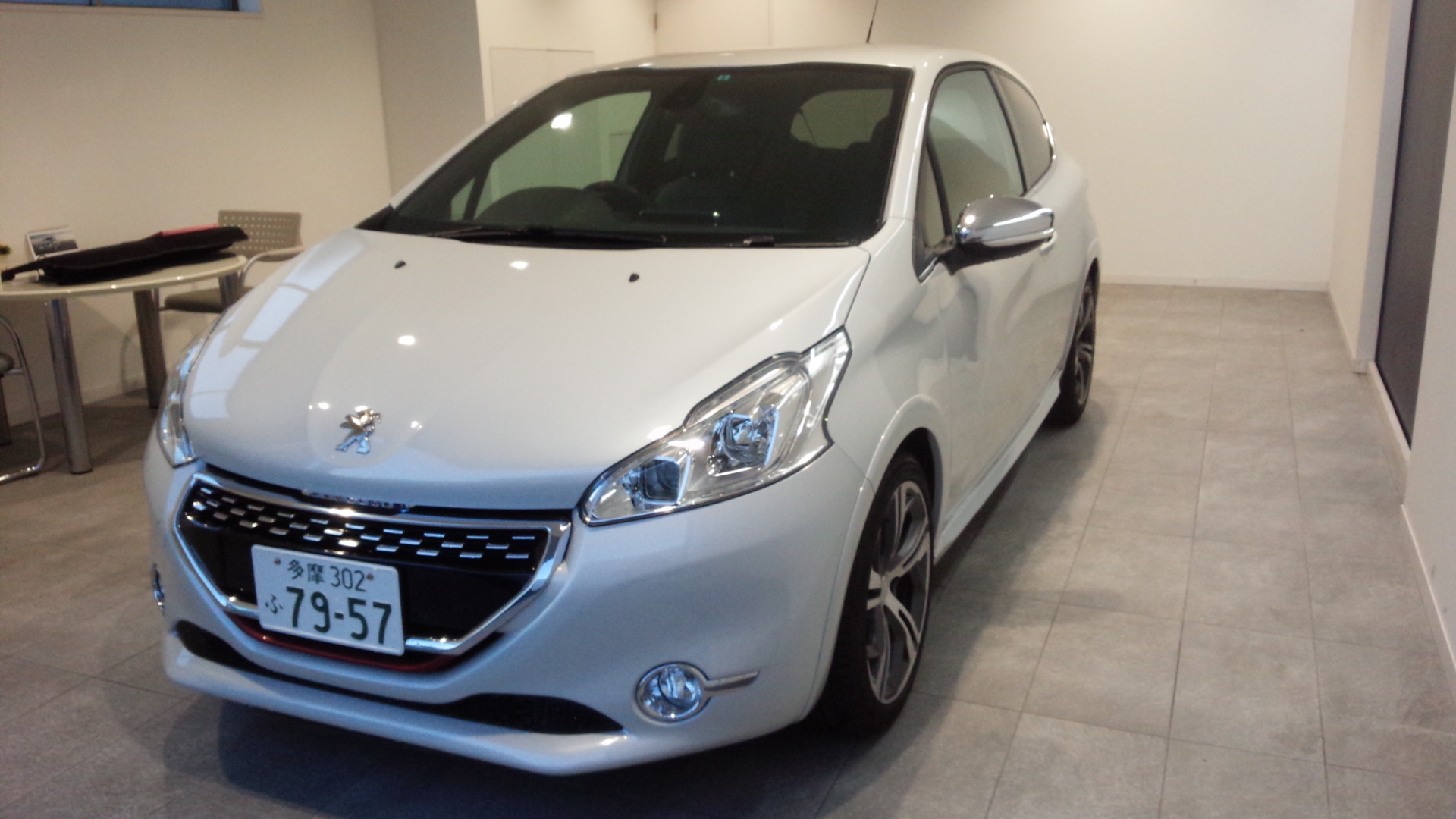 ２０８GTIサテン・ホワイトの試乗車有ります！