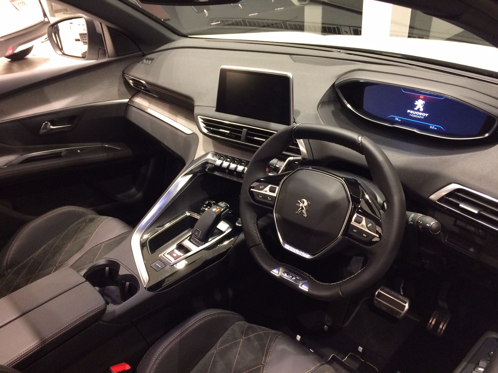 ついに明日。New Peugeot 3008 展示会、フランスデー開催のご案内