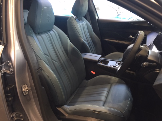 プジョー美女木 - 308GT Blue Nappa Edition ショールームにて