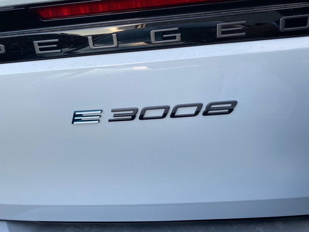 PEUGEOT E-3008 試乗受付スタートのお知らせ
