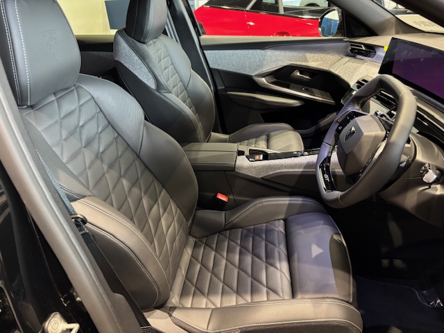 プジョー 特別仕様車 「3008 GT Hybrid Black Edition」ショールーム展示しております！