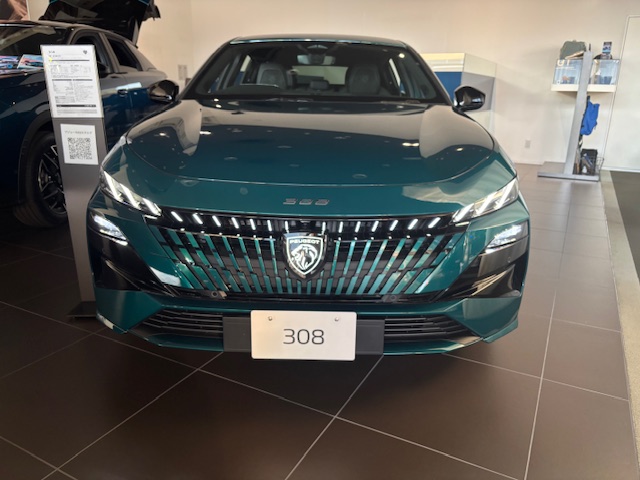 【NEW PEUGEOT 308】ショールームに展示中！！