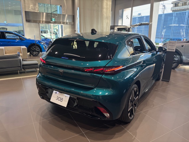 【NEW PEUGEOT 308】ショールームに展示中！！